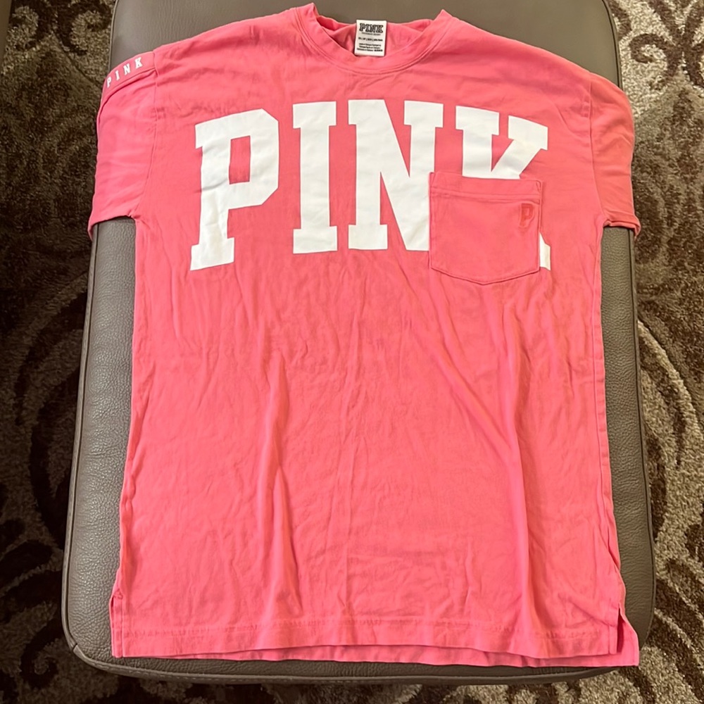PINK logo long sleeve pocket tee!